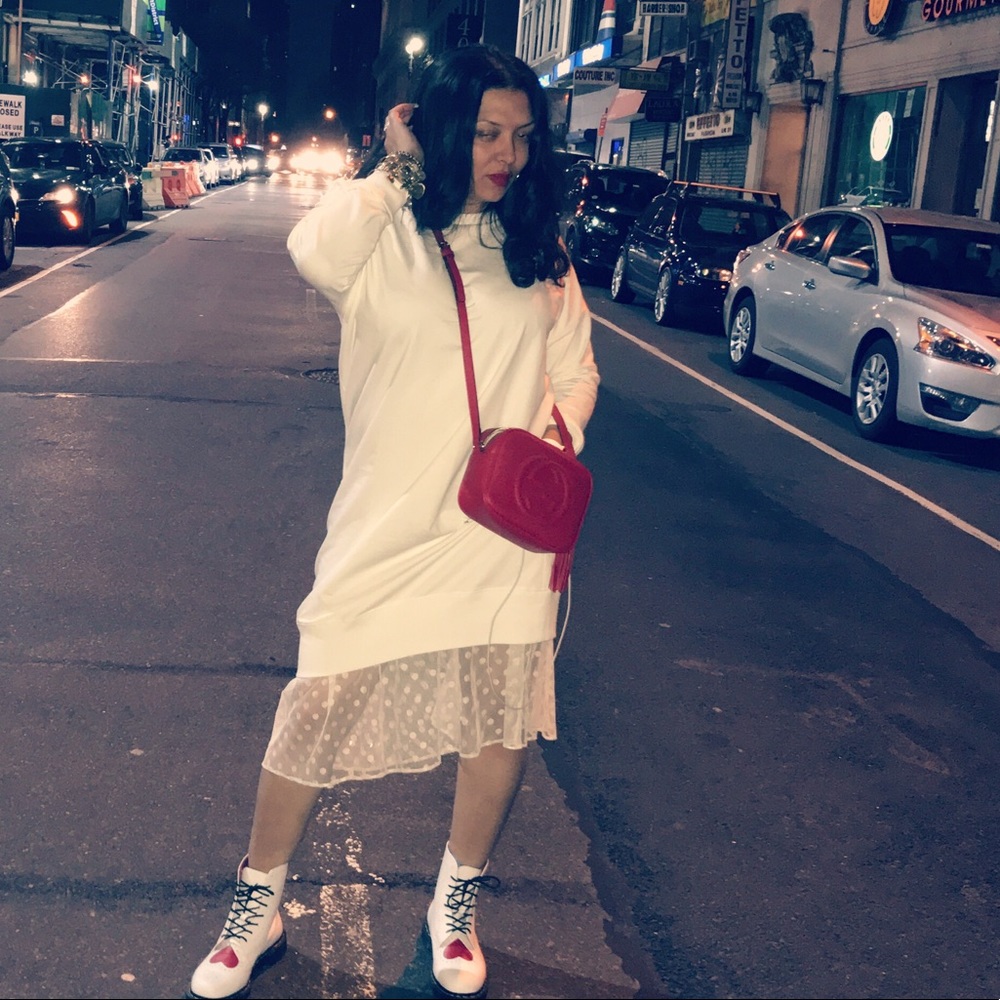 White Sweatshirt Dress W / Lace Trim